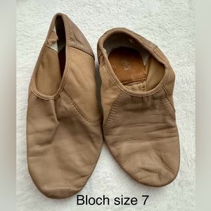 Bloch child 7 tan slip on jazz shoe $20